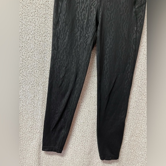Sweaty Betty All Day 7/8 Leggings Black Animal Emboss Print | size XS - Picture 3 of 10